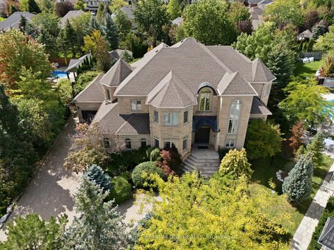 Photo 2 at 36 Northfield Court, Kleinburg, Vaughan