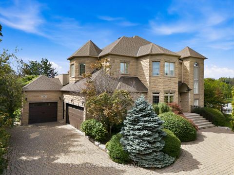 Photo 3 at 36 Northfield Court, Kleinburg, Vaughan