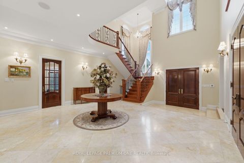 Photo 5 at 36 Northfield Court, Kleinburg, Vaughan