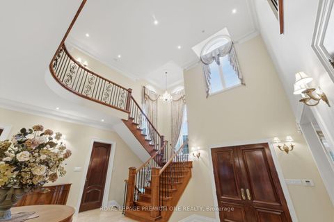 Photo 7 at 36 Northfield Court, Kleinburg, Vaughan