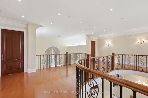 Photo 18 at 36 Northfield Court, Kleinburg, Vaughan