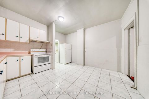 Photo 6 at 54 Ryerson Avenue, Chinatown, Toronto
