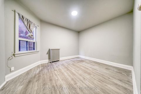 Photo 11 at 54 Ryerson Avenue, Chinatown, Toronto
