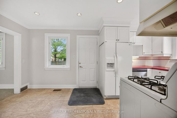 Photo 17 at 27 Nottingham Drive, Humber Valley, Toronto