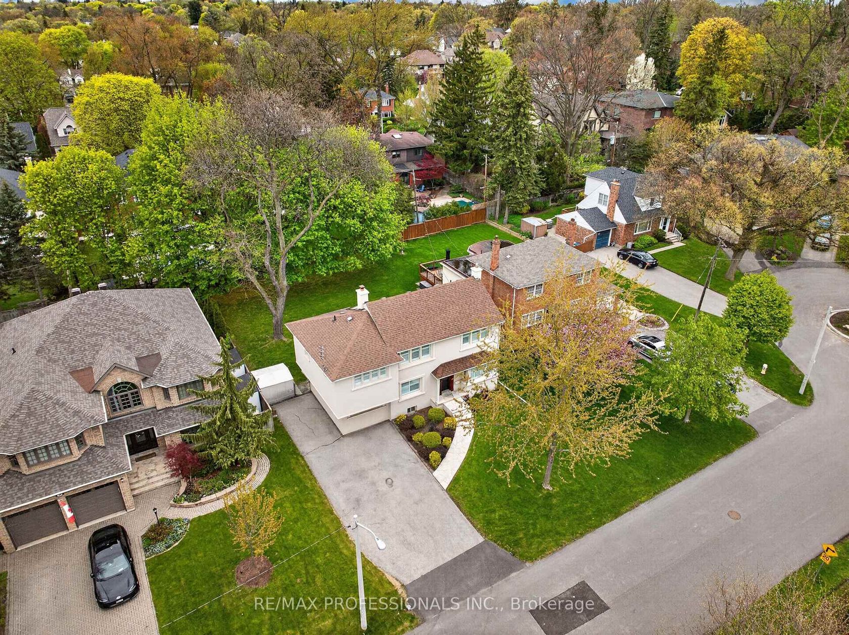 27 Nottingham Drive, Humber Valley, Toronto photo 6