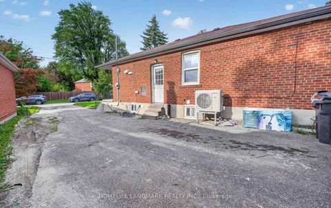 Photo 25 at 7 Baudina Crescent, Cliffside, Toronto