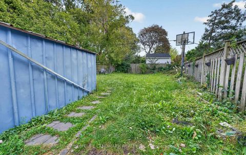 Photo 28 at 7 Baudina Crescent, Cliffside, Toronto