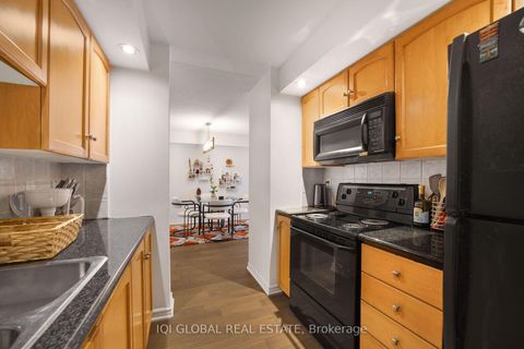 Photo 8 at 1133 - 250 Wellington Street W, Waterfront Communities C1, Toronto