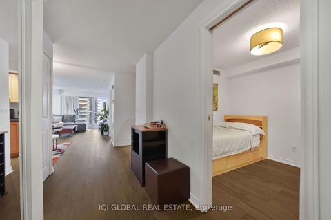 Photo 10 at 1133 - 250 Wellington Street W, Waterfront Communities C1, Toronto