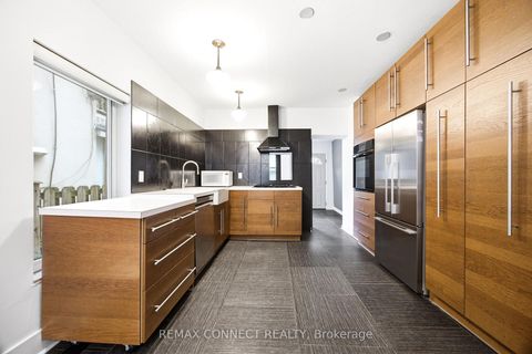 Photo 15 at 37 Noble Street, Roncesvalles, Toronto