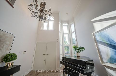 Photo 5 at 61 Aladdin Crescent, Westbrook, Richmond Hill