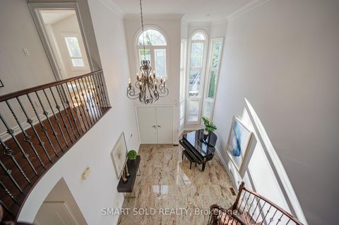 Photo 7 at 61 Aladdin Crescent, Westbrook, Richmond Hill