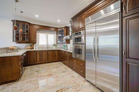 Photo 13 at 61 Aladdin Crescent, Westbrook, Richmond Hill