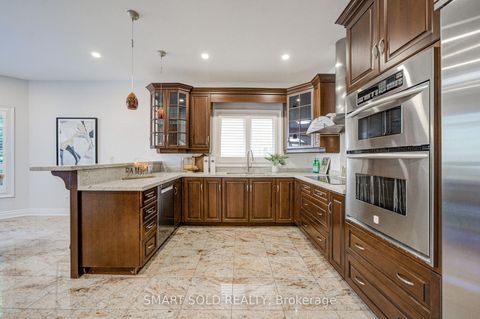 Photo 14 at 61 Aladdin Crescent, Westbrook, Richmond Hill