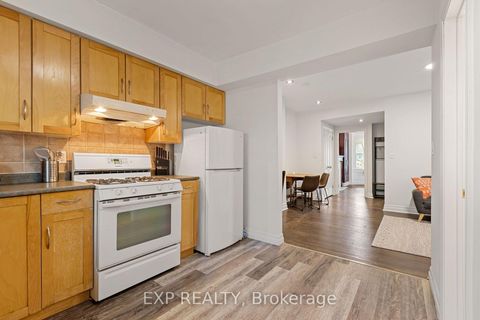 Photo 7 at 60 Parkdale Road, Swansea, Toronto