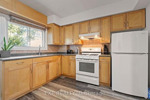 Photo 8 at 60 Parkdale Road, Swansea, Toronto