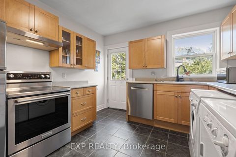 Photo 16 at 60 Parkdale Road, Swansea, Toronto