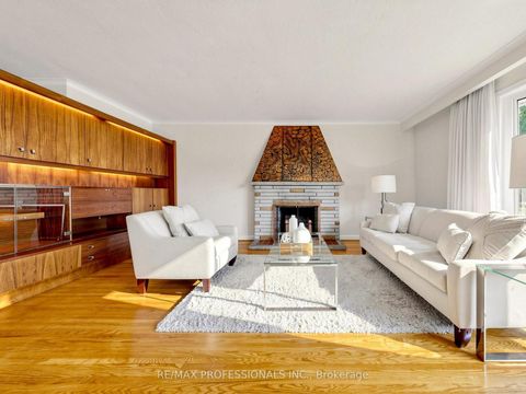 Photo 2 at 36 Tewsley Place, Richview, Toronto