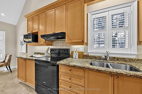 Photo 14 at 10 - 353 Terry Carter Crescent, College Manor, Newmarket