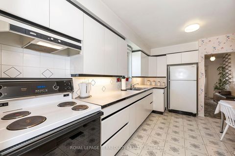 Photo 6 at 11 Picton Crescent, CFB, Toronto