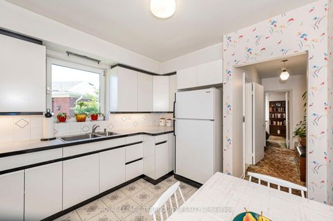 Photo 8 at 11 Picton Crescent, CFB, Toronto