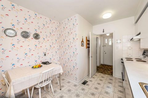 Photo 10 at 11 Picton Crescent, CFB, Toronto