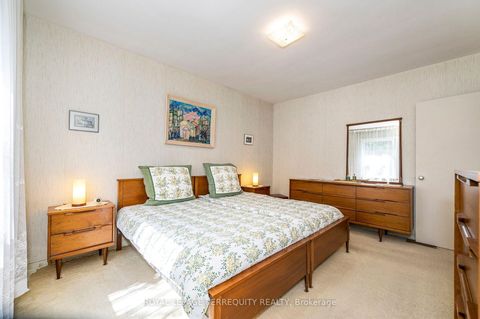 Photo 13 at 11 Picton Crescent, CFB, Toronto