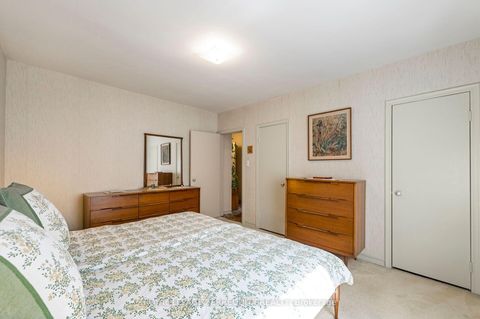 Photo 14 at 11 Picton Crescent, CFB, Toronto