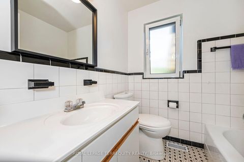 Photo 15 at 11 Picton Crescent, CFB, Toronto