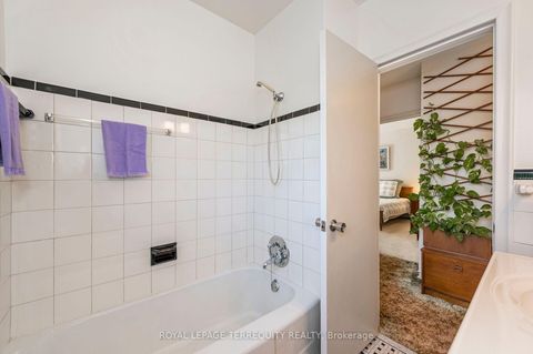 Photo 16 at 11 Picton Crescent, CFB, Toronto