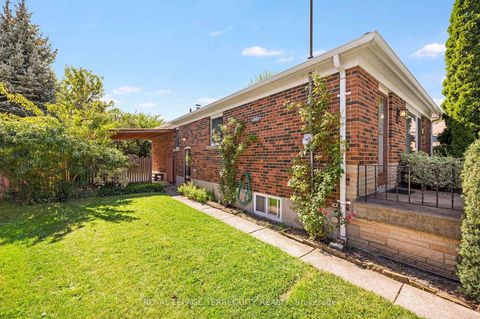 Photo 29 at 11 Picton Crescent, CFB, Toronto