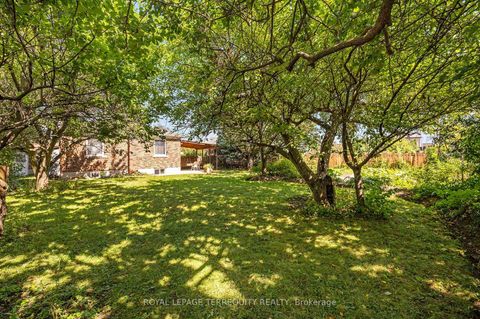 Photo 35 at 11 Picton Crescent, CFB, Toronto