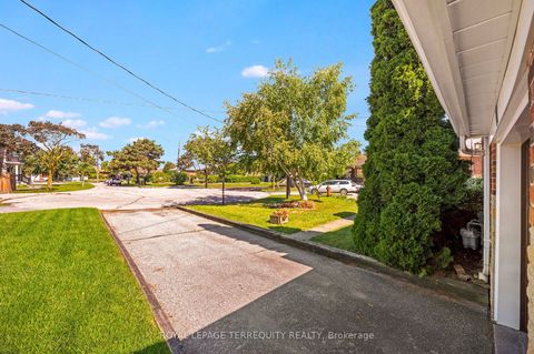 Photo 37 at 11 Picton Crescent, CFB, Toronto