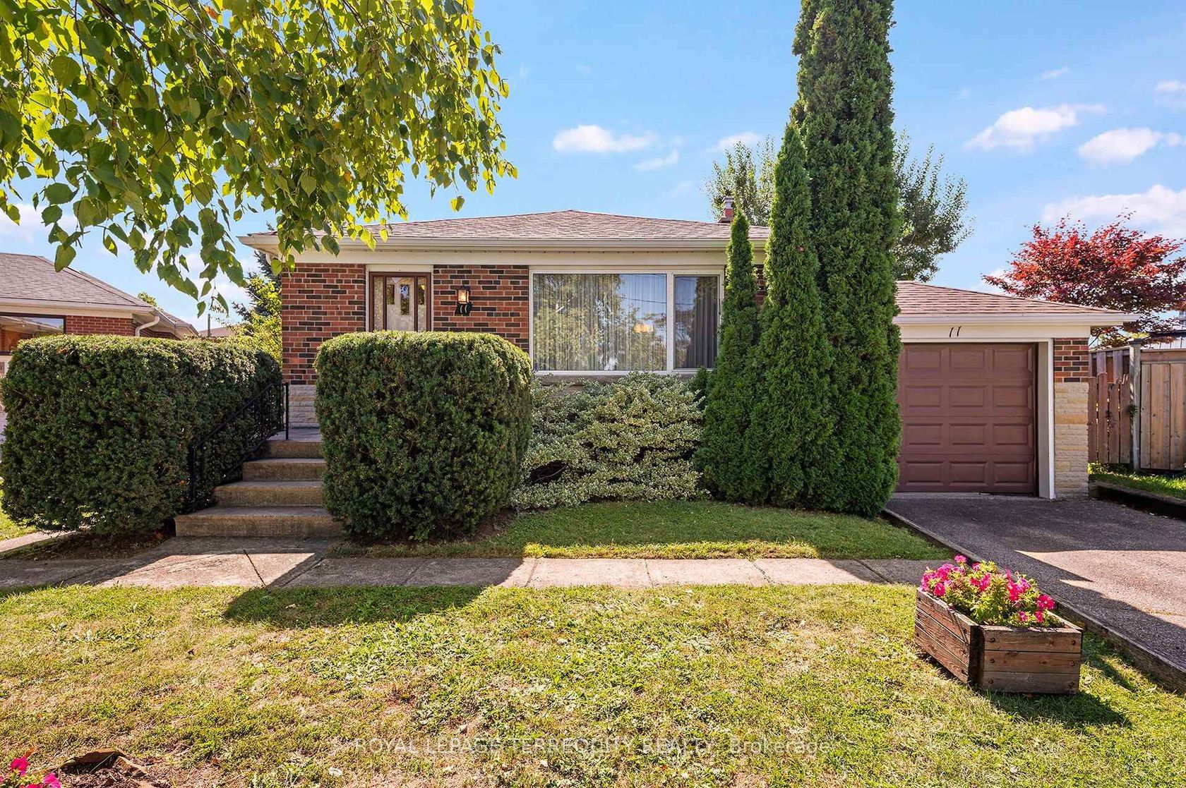 11 Picton Crescent, CFB, Toronto photo number 2