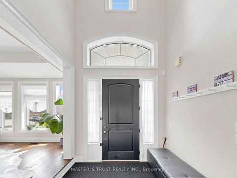 Photo 2 at 61 Grange Drive, Jefferson, Richmond Hill