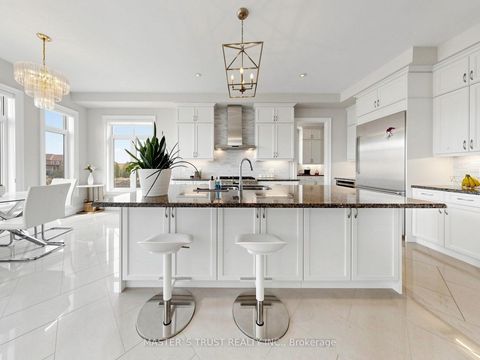 Photo 10 at 61 Grange Drive, Jefferson, Richmond Hill