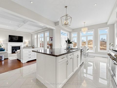 Photo 12 at 61 Grange Drive, Jefferson, Richmond Hill