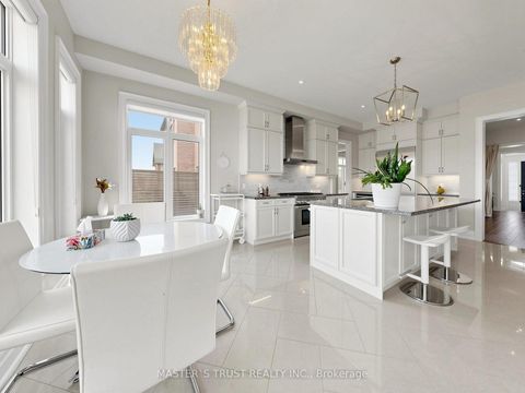 Photo 18 at 61 Grange Drive, Jefferson, Richmond Hill