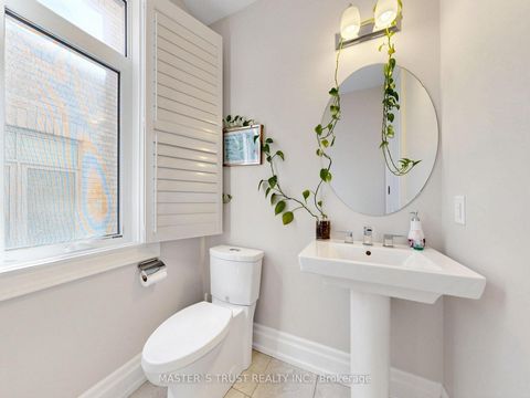 Photo 22 at 61 Grange Drive, Jefferson, Richmond Hill