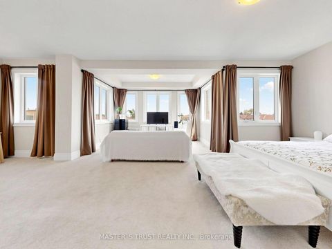 Photo 24 at 61 Grange Drive, Jefferson, Richmond Hill