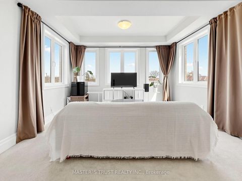 Photo 25 at 61 Grange Drive, Jefferson, Richmond Hill