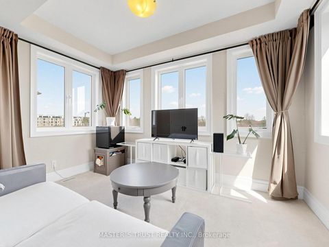 Photo 26 at 61 Grange Drive, Jefferson, Richmond Hill