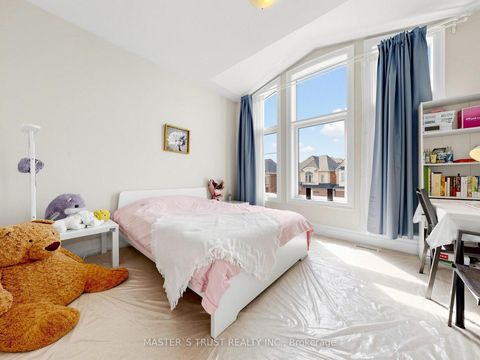 Photo 29 at 61 Grange Drive, Jefferson, Richmond Hill
