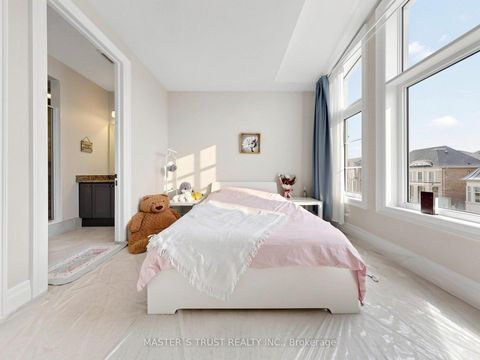 Photo 30 at 61 Grange Drive, Jefferson, Richmond Hill