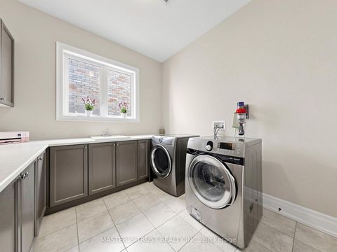 Photo 35 at 61 Grange Drive, Jefferson, Richmond Hill