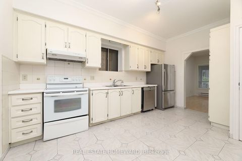 Photo 8 at 178 Delaware Avenue, Little Italy, Toronto