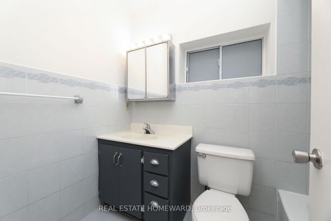 Photo 16 at 178 Delaware Avenue, Little Italy, Toronto