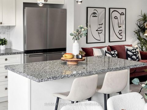 Photo 9 at 15 Vedette Way, Vellore Village, Vaughan