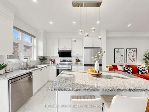 Photo 10 at 15 Vedette Way, Vellore Village, Vaughan