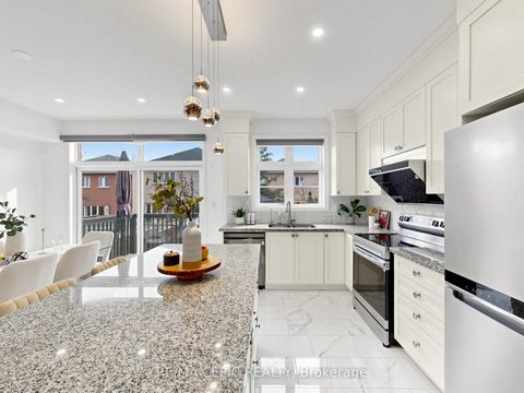 Photo 12 at 15 Vedette Way, Vellore Village, Vaughan